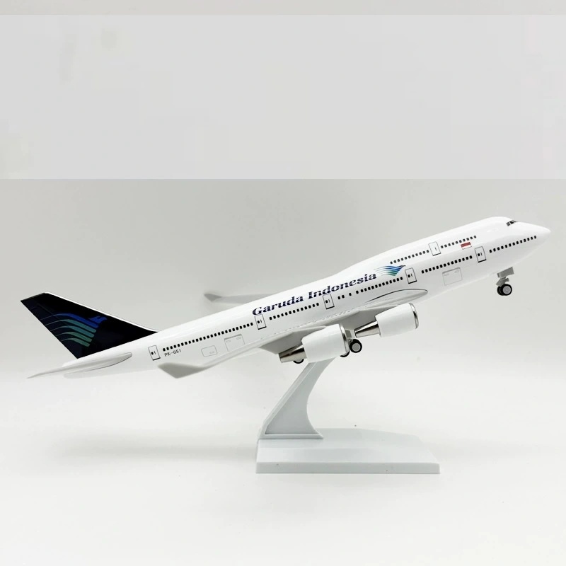 نموذج طائرة 747 بمقياس 1/250 ب - مراجعة Model Kit Indonesia وسعره